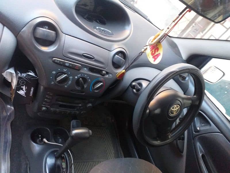 Toyota Vitz 2002 4