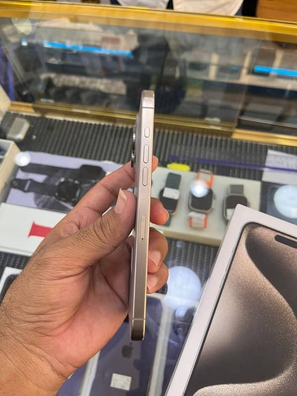 I phone 15 pro mex 256 GB 3