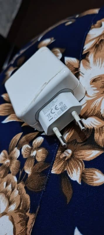 REALME 30W CHARGER UN USED 0