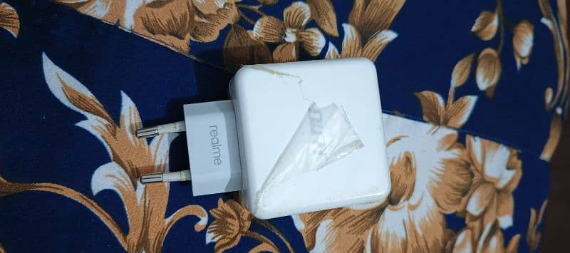 REALME 30W CHARGER UN USED 1