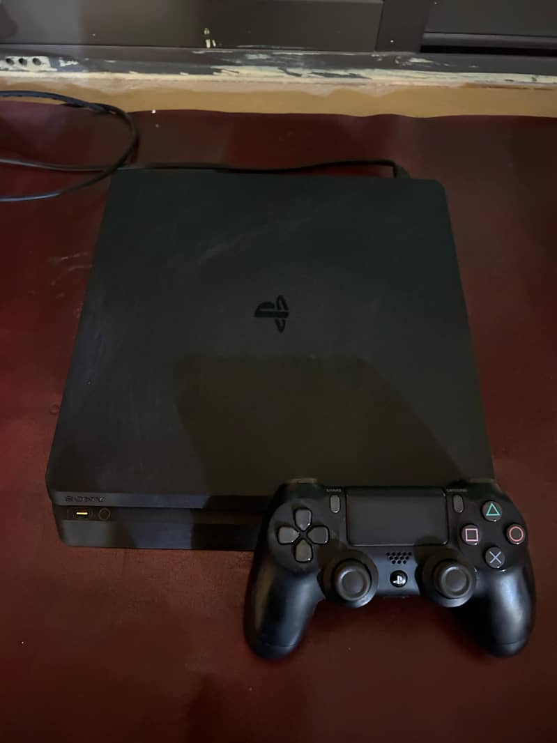 PS4 Slim 1