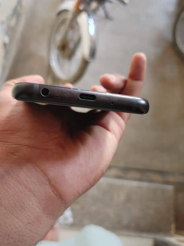 Motorola One Zoom 7