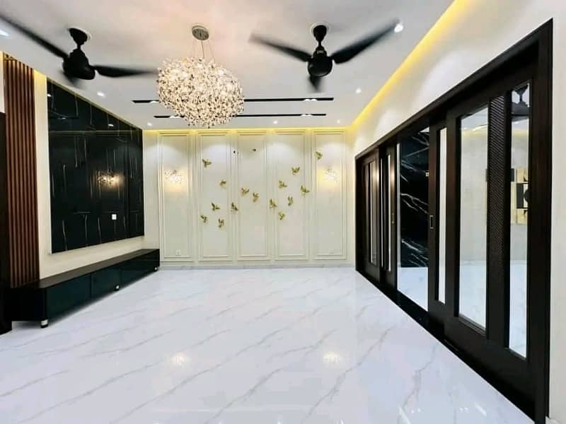 10 Marla Designer House Available For Rent 11