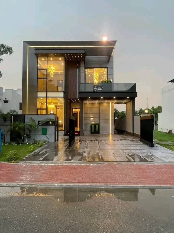 10 Marla Designer House Available For Rent 0