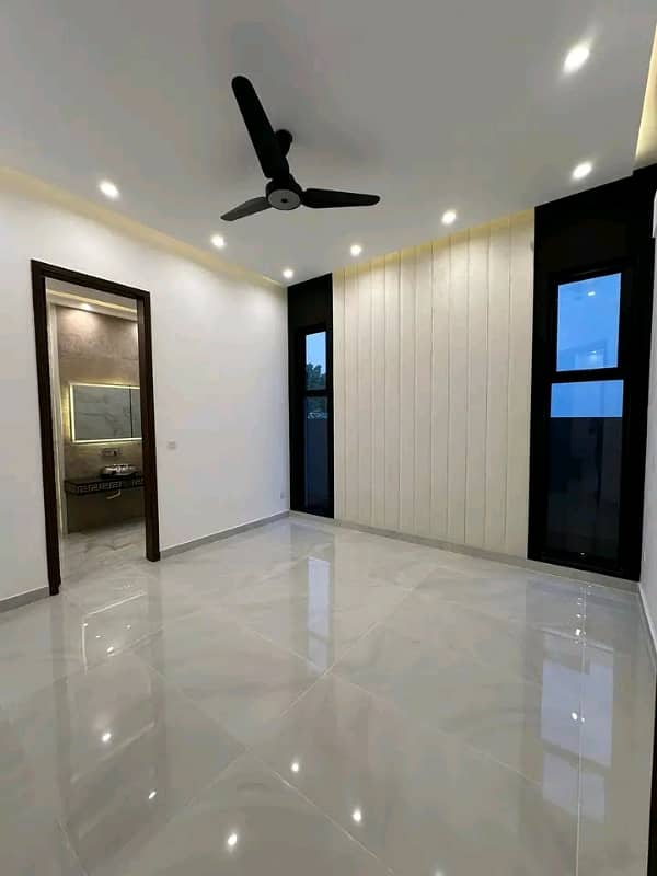 10 Marla Designer House Available For Rent 9