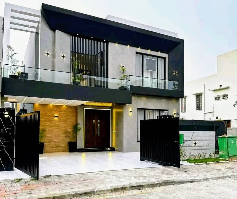 10 Marla Designer House Available For Rent 0