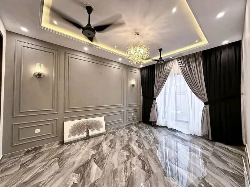 10 Marla Designer House Available For Rent 2