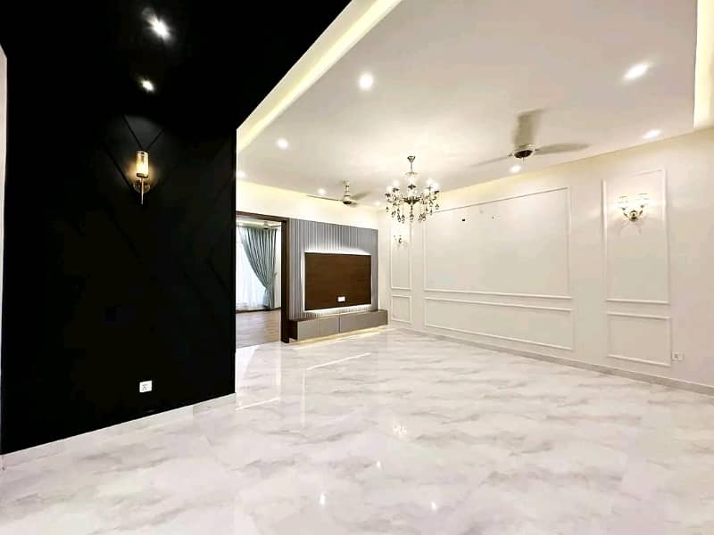 10 Marla Designer House Available For Rent 7