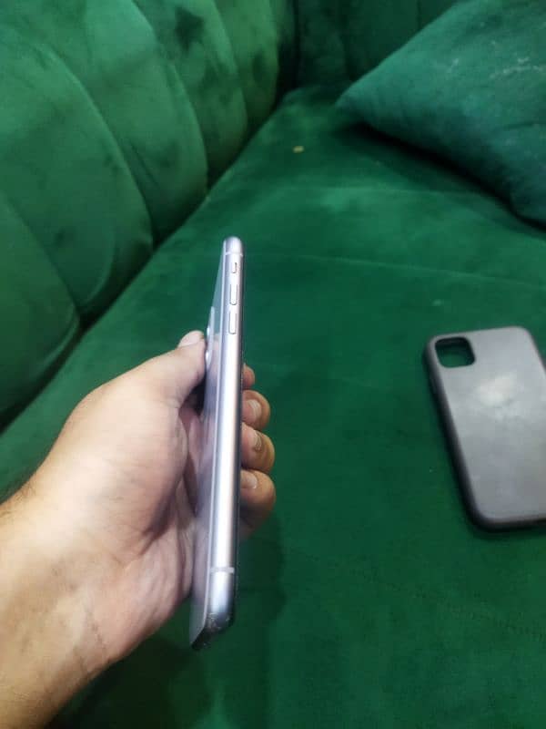 iPhone 11 factory unlocked 128 gb non pta 3