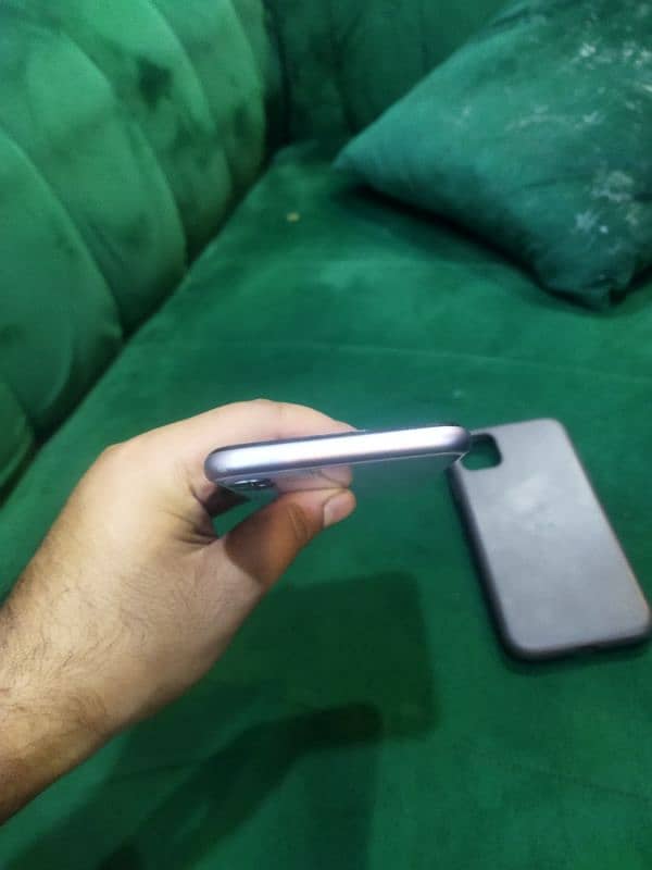 iPhone 11 factory unlocked 128 gb non pta 5