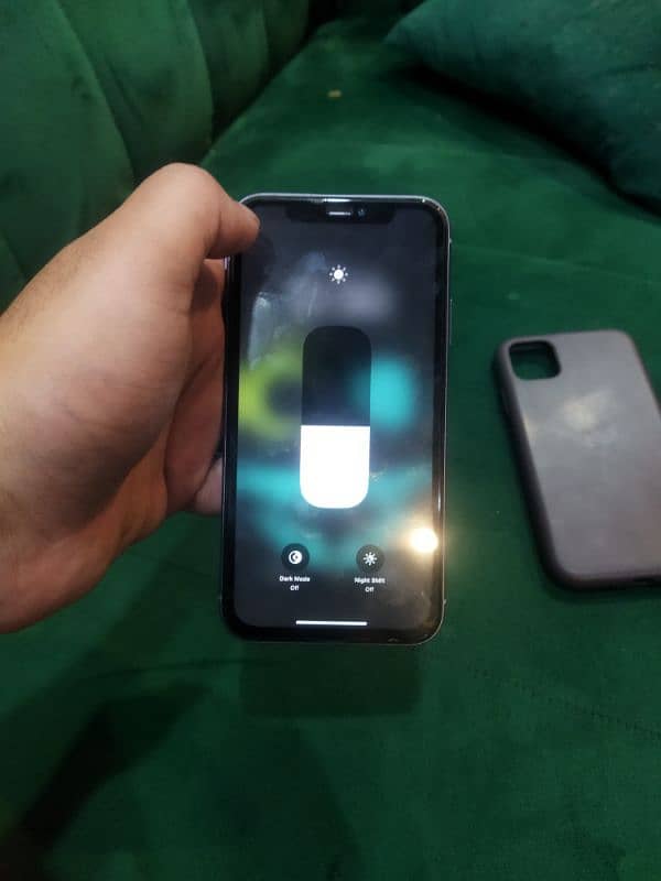 iPhone 11 factory unlocked 128 gb non pta 6