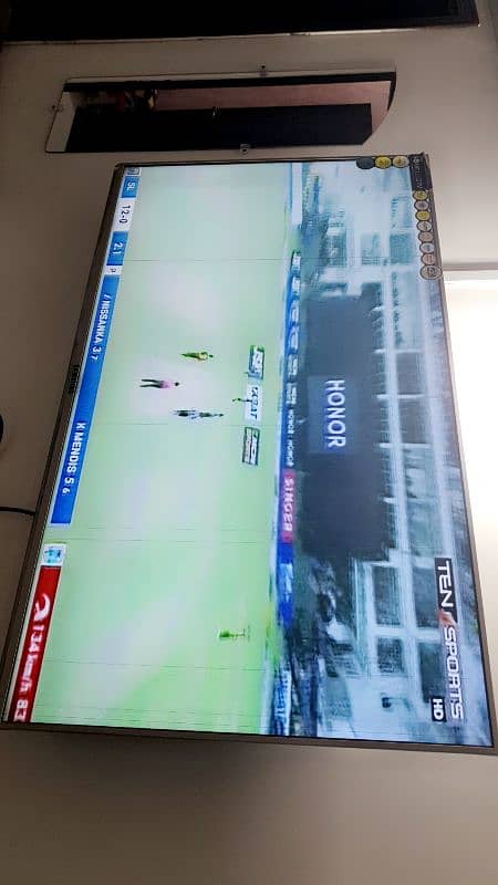 m selling samsung led 52 inch LCD achi condition 10/9 with box 2