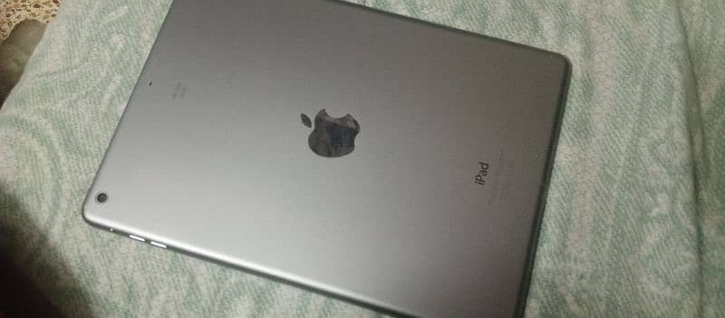 Apple Ipad air Slightly used 2