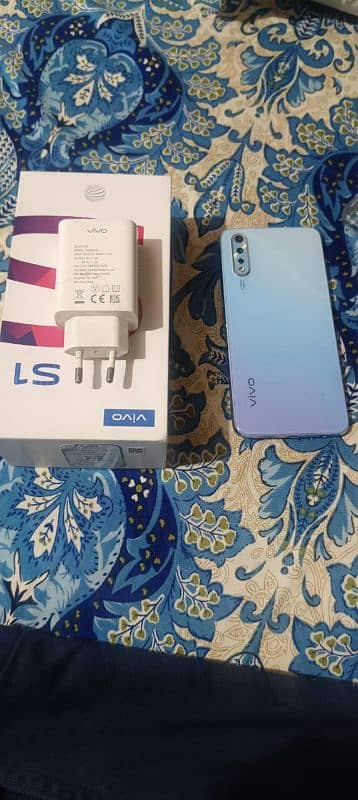 Vivo s1 with complete box orignal charger 3