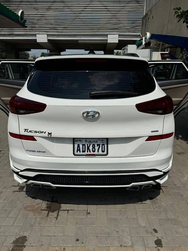 hyundai tucson 1