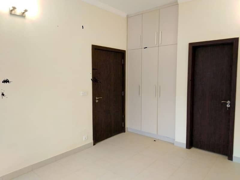 Corner 1st Floor Bahira Apartment Near Masjid And Mart Like Brand New 13