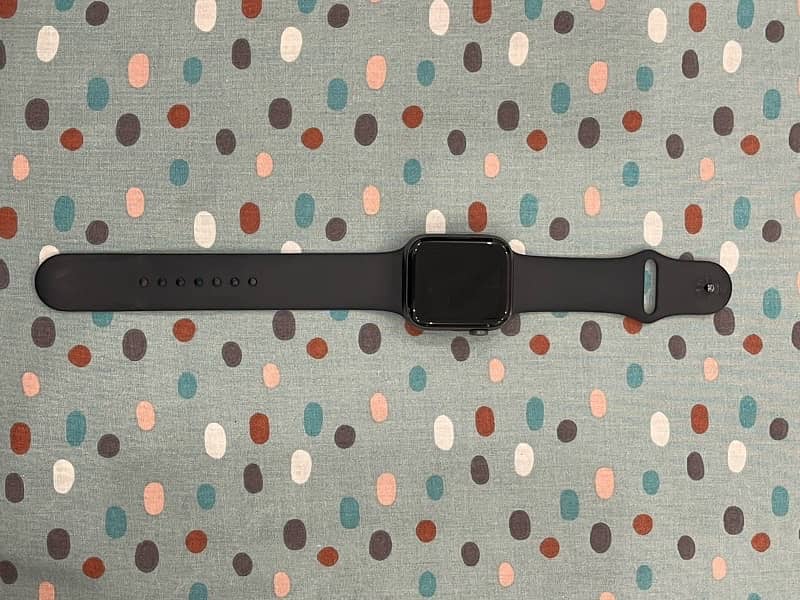 Apple Watch Series 5 44mm – Sleek, Powerful, and Ready for a New Home! 5