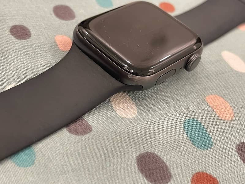 Apple Watch Series 5 44mm – Sleek, Powerful, and Ready for a New Home! 7