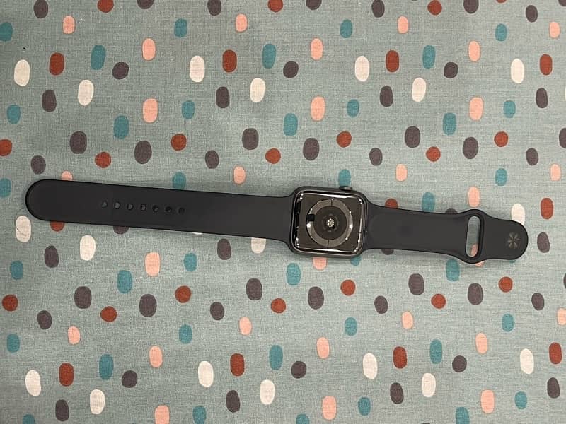 Apple Watch Series 5 44mm – Sleek, Powerful, and Ready for a New Home! 8