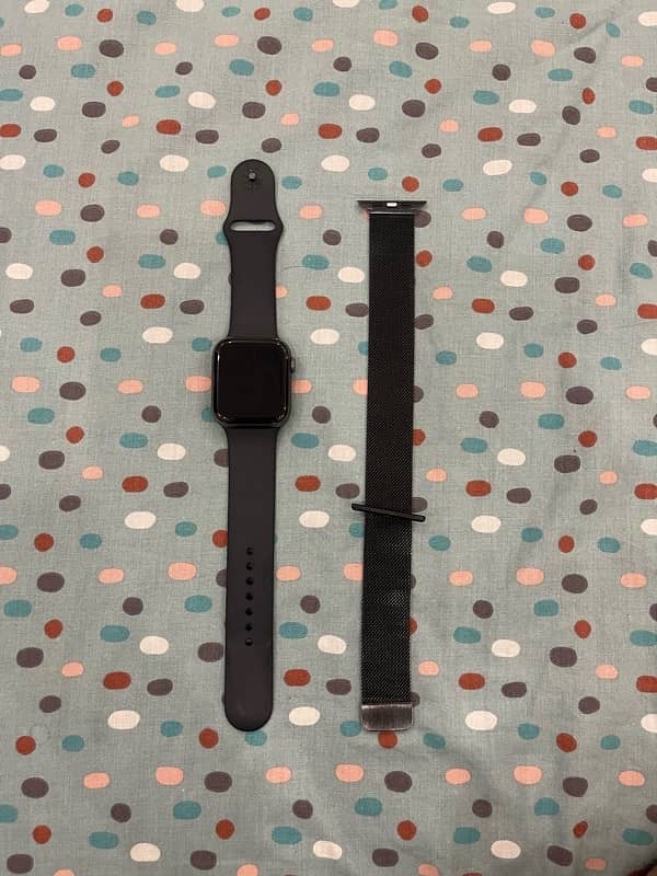 Apple Watch Series 5 44mm – Sleek, Powerful, and Ready for a New Home! 9