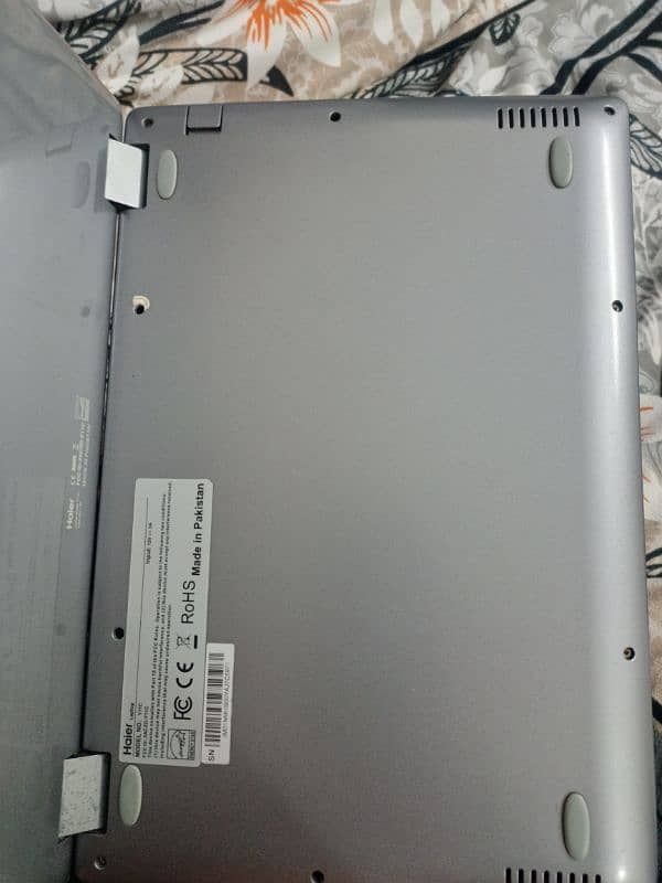 Haier y11c for sale keyboard keys issue no harddisk 1