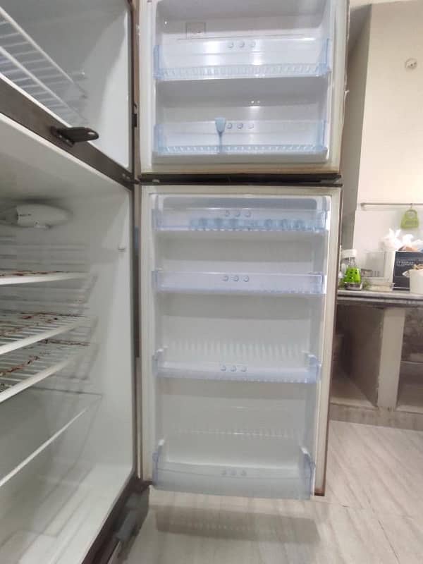 Haier HRF 380 Refrigerator 10