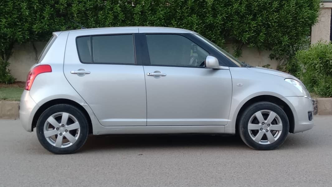 Suzuki Swift 2021 Auto 1.3 with Navigation. Only 29000 KMs 1st Owner 6