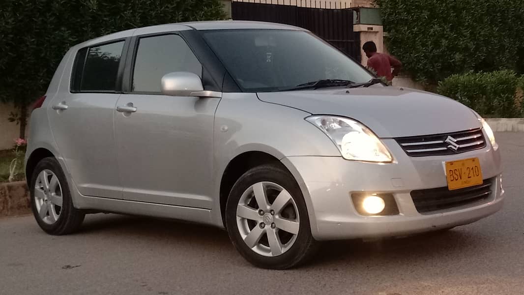 Suzuki Swift 2021 Auto 1.3 with Navigation. Only 29000 KMs 1st Owner 16