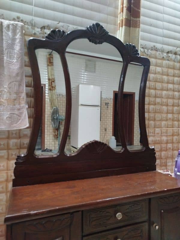 dressing table with mirror 0