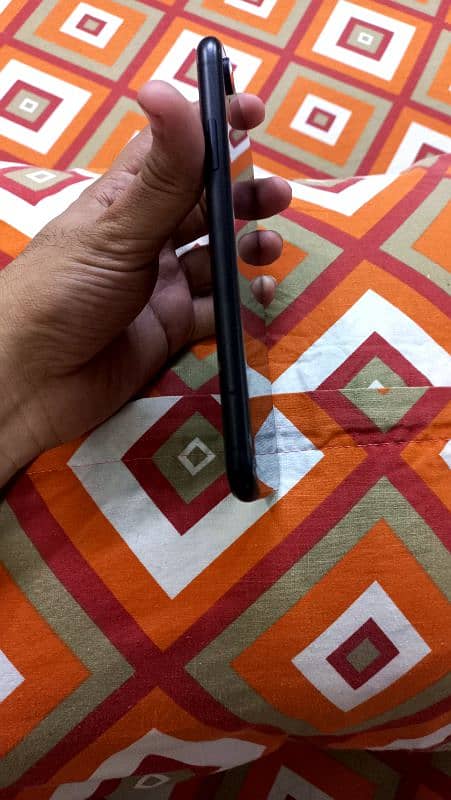 I phone XR 64GB JV Non PTA Battery 83% Only Back Crack 1