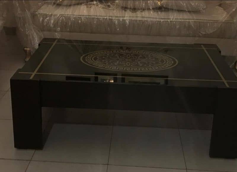 brand new center table several months used 1