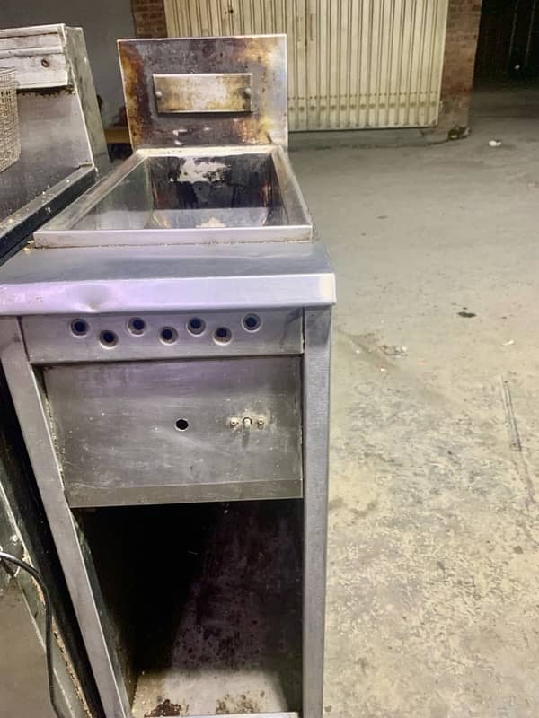 Deep Fryer Commercial Used (8 Ltr capacity) 6