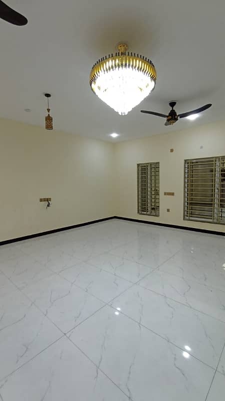 Ground Floor For Rent in G-13 (1 Kinal) 8