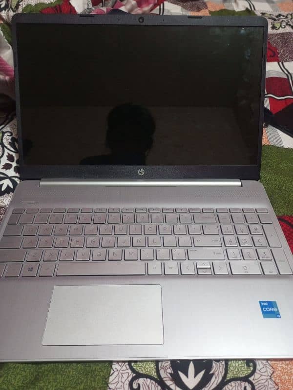 hp 15s laptop; intel core i3 11th generation 8 Gb RAM 256GB SSD. 3