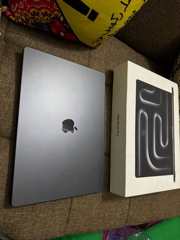 Macbook M3 Pro HD 512GB / Ram 18GB 2