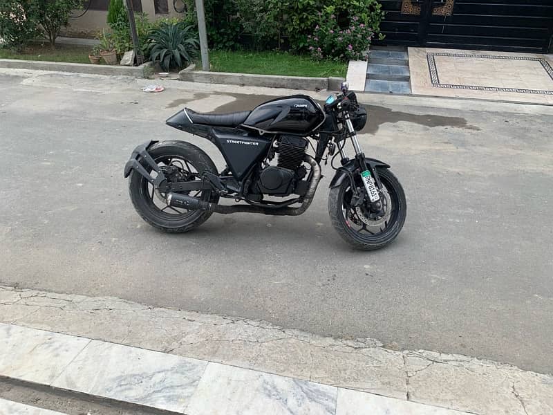 2-cylender Cafe racer 250cc 1