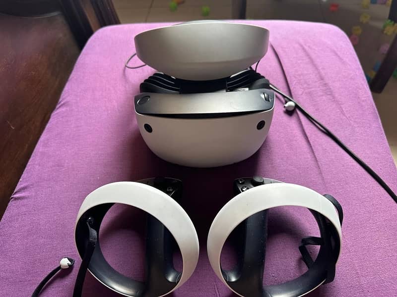 Playstation VR2 Almost New and unused 7