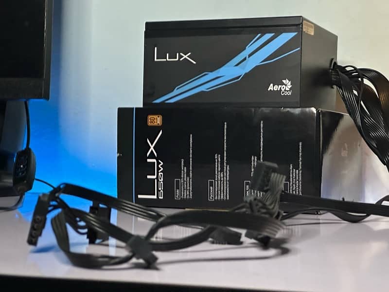 Aerocool lux 650w 80+ bronze Psu power supply 11