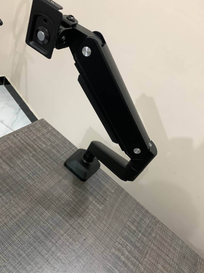 MXG Monitor Arm 4