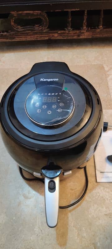 Kangaroo 6.5l AirFryer with Stirrring Paddle and Digital Display 0