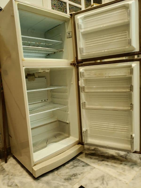 Dawalance 2 Door Refrigerator/ Fridge. 3