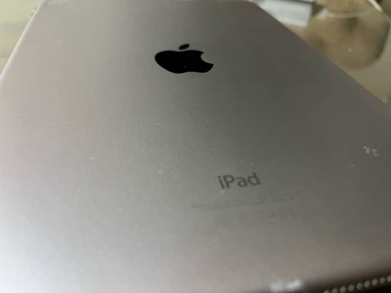 iPad Air 2 in mint condition 2