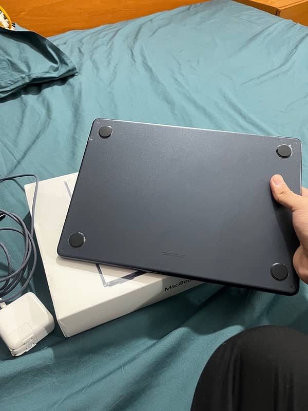 macbook air m2 13 cycles only 5