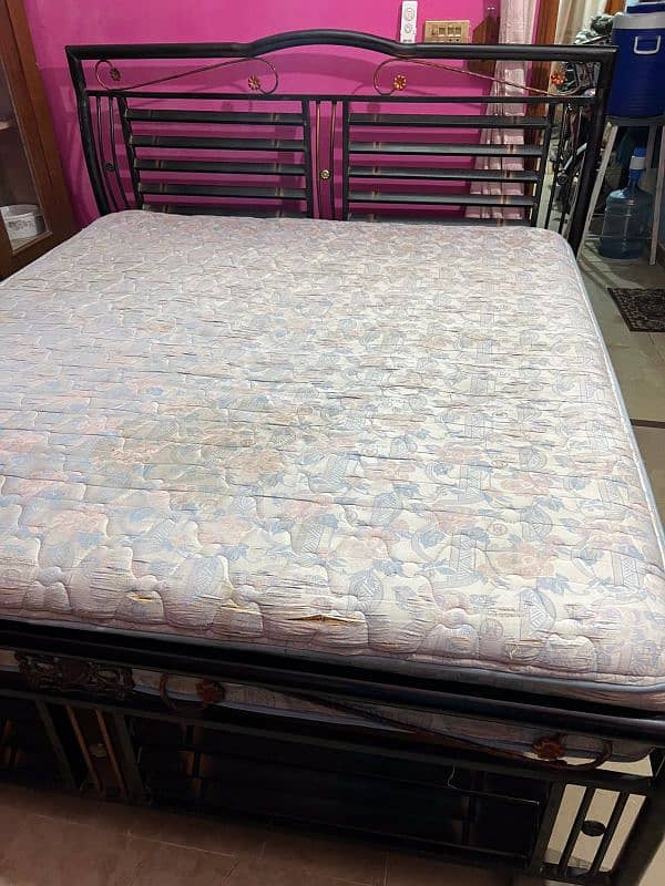 iron bed king size with spring mattress 2