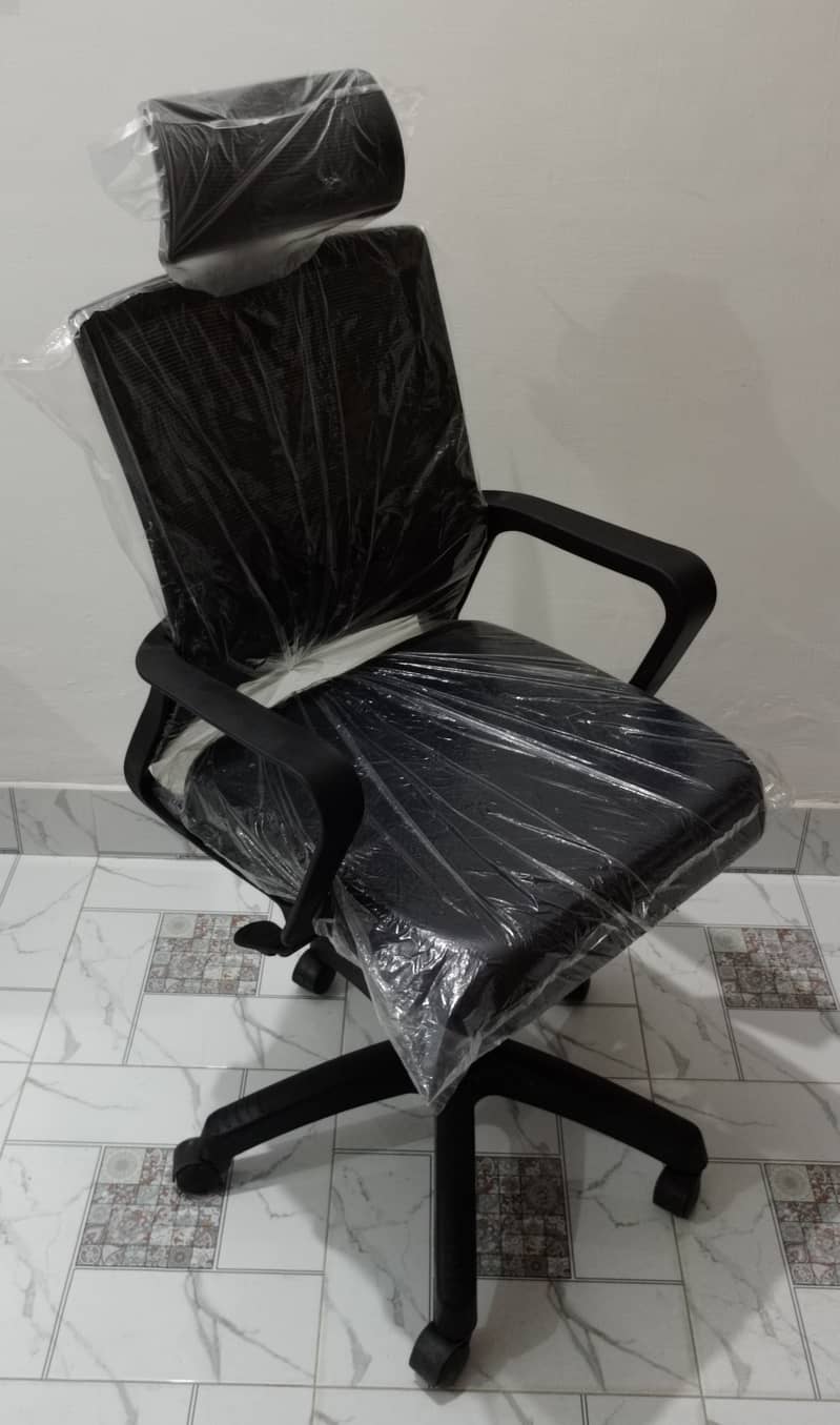 New Head Comfortable Black Revolving Chair 3