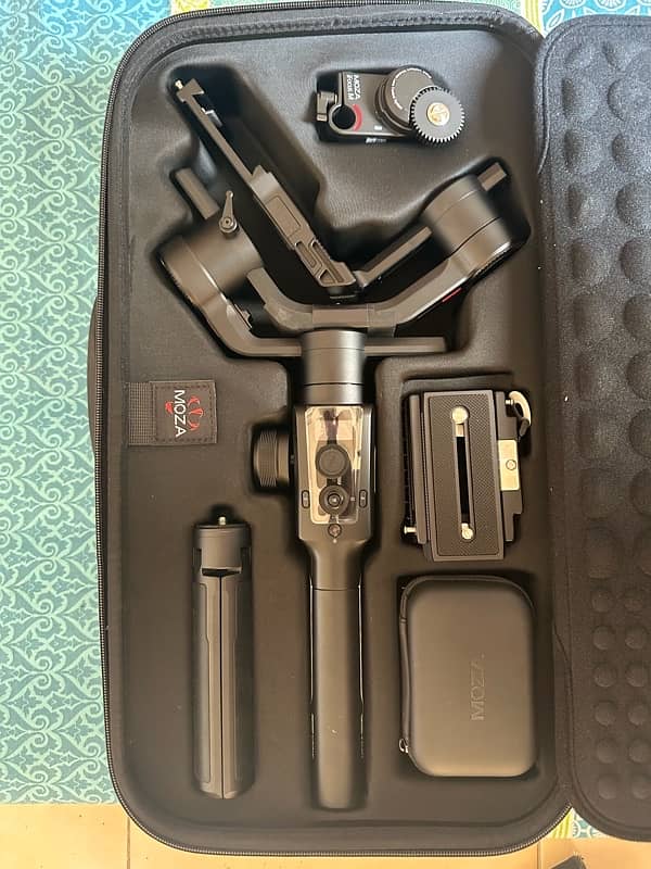 Moza Air 2 Gimbal Never used,All original accessories included. 2