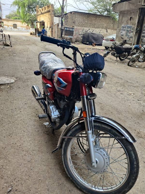 Honda 125 Zero condition 700 kilometer Chali han pepar complete 9