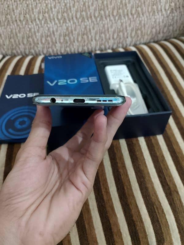 Vivo v20se 4