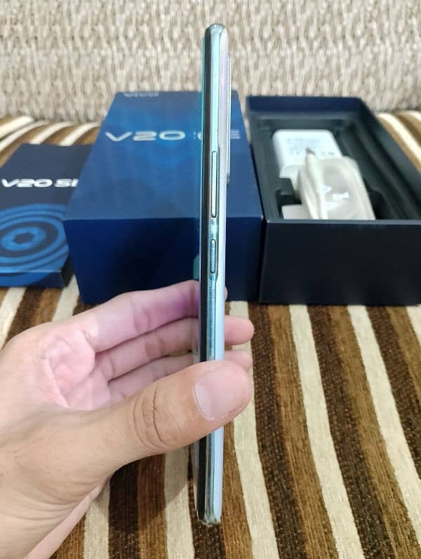 Vivo v20se 5