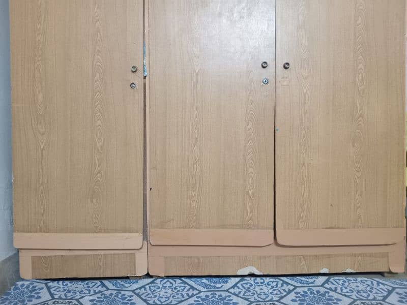 3 doors cupboard 1